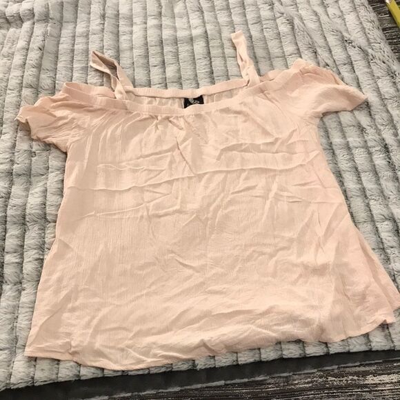 Cute off the shoulder bobeau top - Picture 1 of 5